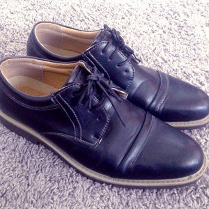 Oxford lace up dress shoe